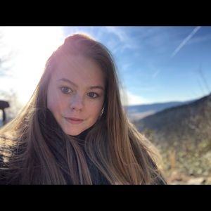 Meet your Posher, Chloe